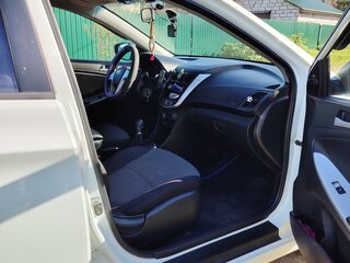 2014 Hyundai Solaris I, белый, 900000 рублей, вид 4