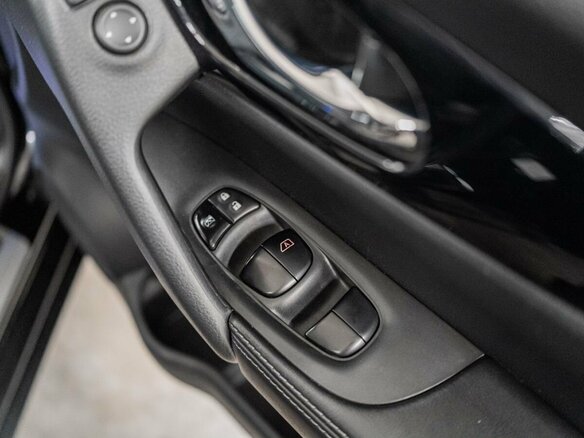 2018 Nissan X-Trail III Рестайлинг, чёрный - вид 17