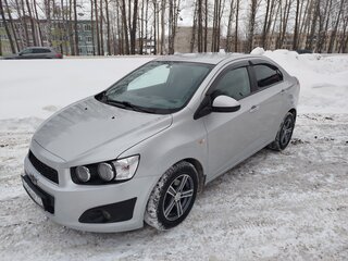 2013 Chevrolet Aveo II, серебристый, 615000 рублей, вид 2