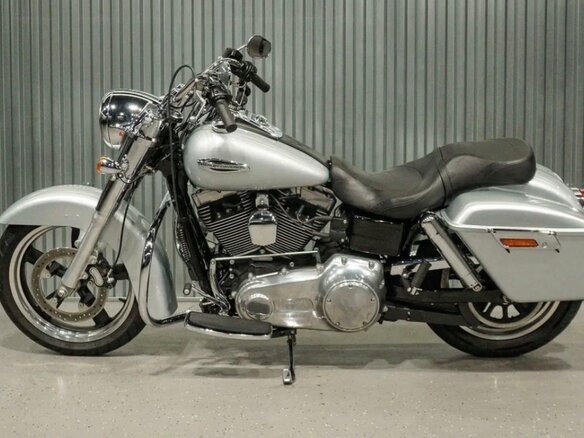 2012 Harley-Davidson Dyna Switchback, серебристый, 800000 рублей - вид 1
