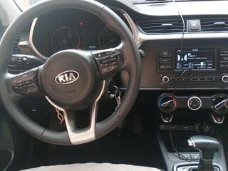 2021 Kia Rio IV Рестайлинг, серебристый, 1650000 рублей, вид 1