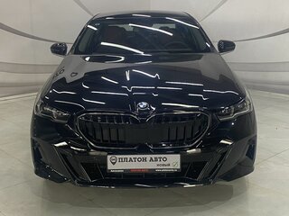 2025 BMW 5 серии Long 530Li xDrive VIII (G60/G61/G68), чёрный, 8499000 рублей, вид 2