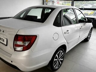 2026 Lada (ВАЗ) Granta I Рестайлинг, белый, 1131000 рублей, вид 3