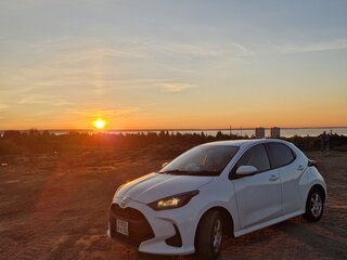 2021 Toyota Yaris IV, белый, 1160000 рублей, вид 2