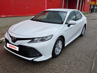 2019 Toyota Camry VIII (XV70), белый, 2500000 рублей, вид 1