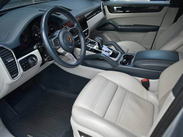 2021 Porsche Cayenne E-Hybrid III, серебристый, 6390000 рублей - вид 11