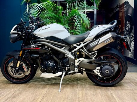 2019 Triumph Speed Triple, белый, 1250000 рублей, вид 1