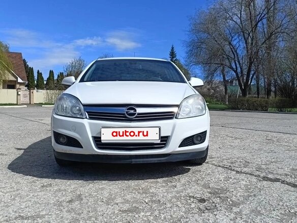 2011 Opel Astra H Рестайлинг, белый, 670000 рублей - вид 1