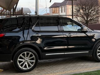 2017 Ford Explorer V Рестайлинг, чёрный, 2950000 рублей, вид 5