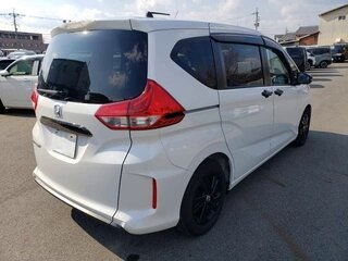 2022 Honda Freed+ II Рестайлинг, белый, 1288000 рублей, вид 4