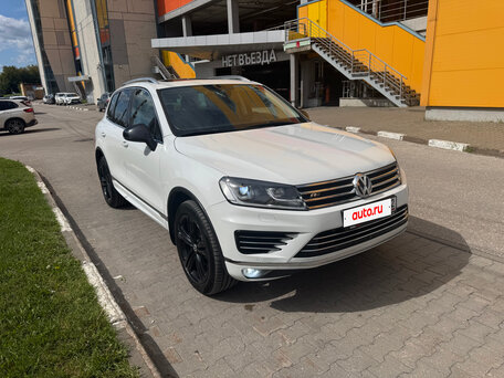 2017 Volkswagen Touareg II Рестайлинг, белый, 3150000 рублей, вид 1