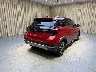 2022 Toyota Yaris L X XP150 Рестайлинг, красный, 980000 рублей, вид 4