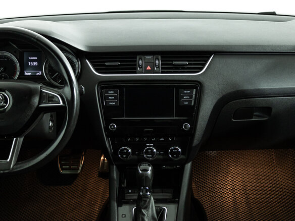 2017 Skoda Octavia III (A7) Рестайлинг, белый - вид 13