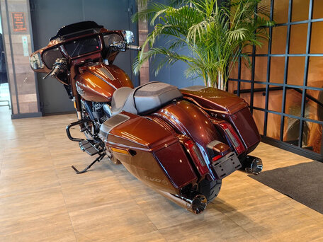 2024 Harley-Davidson CVO Street Glide, пурпурный, 3990000 рублей, вид 4