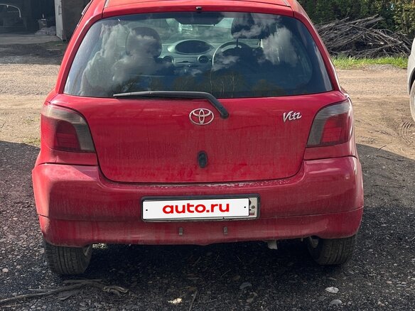2001 Toyota Vitz I (P10), красный, 250000 рублей - вид 3
