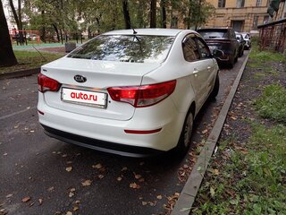 2016 Kia Rio III Рестайлинг, белый, 885000 рублей, вид 4