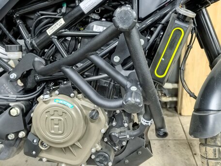 2023 Husqvarna Svartpilen 401, чёрный, 580000 рублей, вид 5