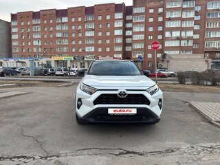 2021 Toyota RAV4 V (XA50), белый, 3650000 рублей, вид 1
