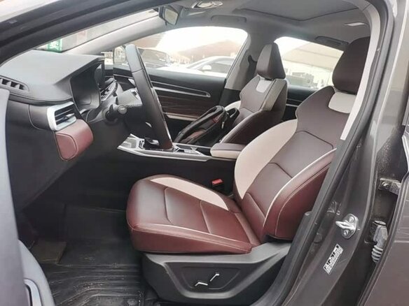 2026 Geely Emgrand III, серебристый - вид 11