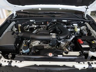 2025 Toyota Hilux VIII Рестайлинг 2, белый, 7750000 рублей, вид 3