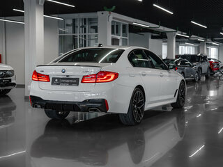 2019 BMW 5 серии 520d xDrive VII (G30/G31/G38), белый, 4350000 рублей, вид 5