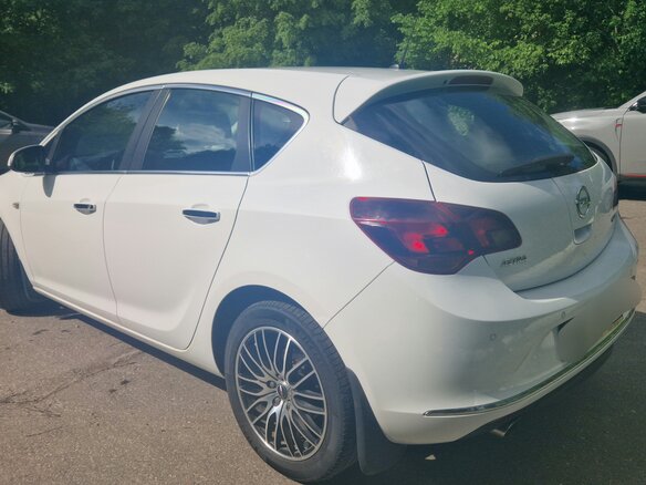 2013 Opel Astra J Рестайлинг, белый, 760000 рублей - вид 11