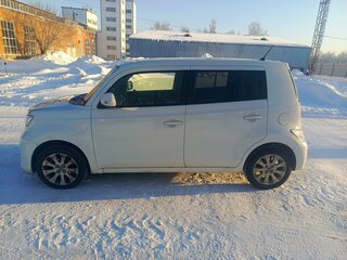 2016 Toyota bB II Рестайлинг, белый, 700000 рублей, вид 4