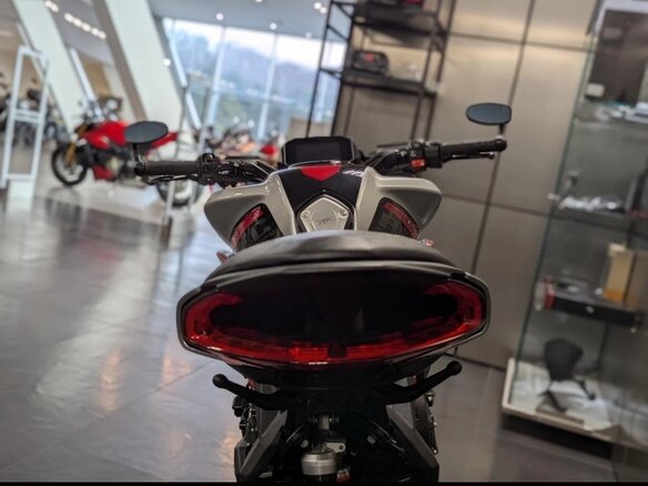 2021 MV Agusta Dragster 800, серый, 1700000 рублей - вид 17