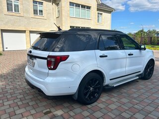2017 Ford Explorer V Рестайлинг, белый, 3000000 рублей, вид 5