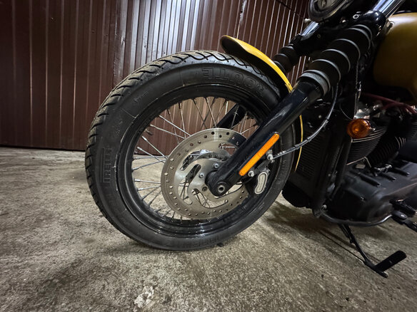 2019 Harley-Davidson Street Bob, золотистый, 960000 рублей - вид 3
