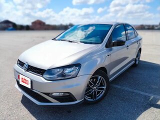 2017 Volkswagen Polo V Рестайлинг, серебристый, 1535000 рублей, вид 1
