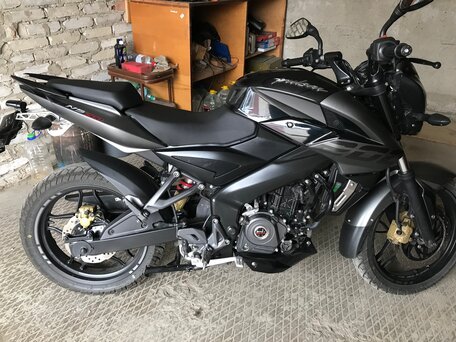 2019 Bajaj Pulsar NS 200, чёрный, 250000 рублей, вид 2