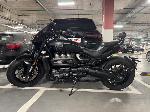 2025 Triumph Rocket III, чёрный, 2800000 рублей - вид 2