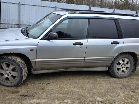 2001 Subaru Forester I Рестайлинг, серебристый - вид 1