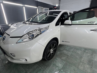 2013 Nissan Leaf (EM57) I (ZE0/AZE0), белый, 1400000 рублей, вид 1