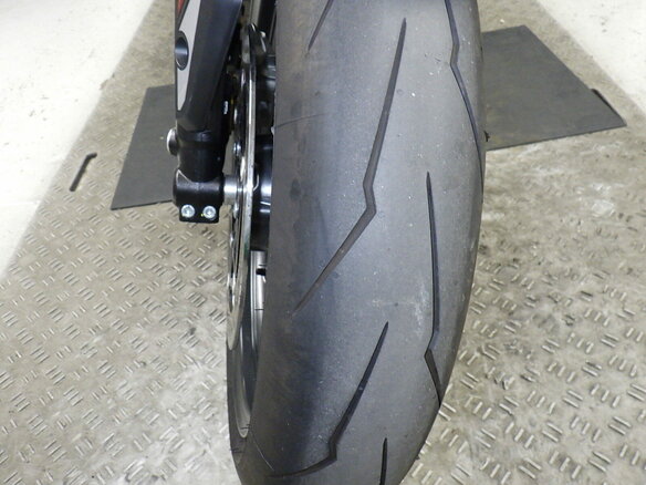 2024 Triumph Street Triple, красный, 1275000 рублей - вид 14