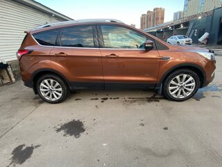 2017 Ford Kuga II Рестайлинг, коричневый, 1700000 рублей, вид 3