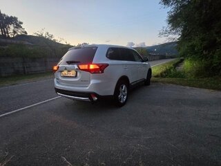 2018 Mitsubishi Outlander III Рестайлинг 2, белый, 1999999 рублей, вид 2