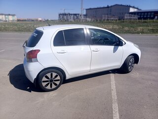 2009 Toyota Vitz II (XP90), белый, 450000 рублей, вид 4