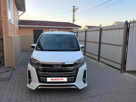 2018 Toyota Noah III (R80) Рестайлинг, белый, 2570000 рублей, вид 2