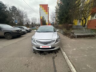 2015 Hyundai Solaris I Рестайлинг, серебристый, 715000 рублей, вид 5