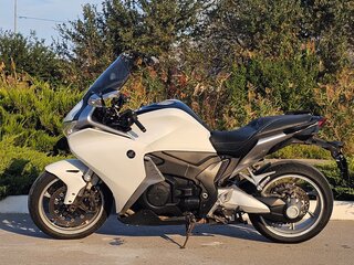 2010 Honda VFR 1200, белый, 690000 рублей, вид 4