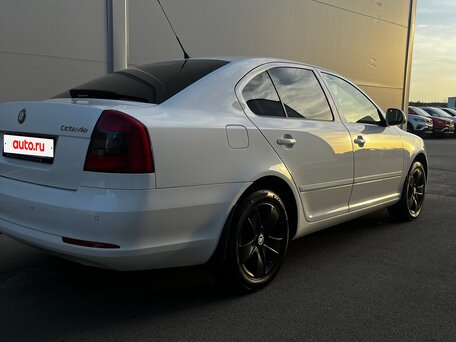 2010 Skoda Octavia DSG7 II (A5) Рестайлинг, белый, 800000 рублей, вид 5