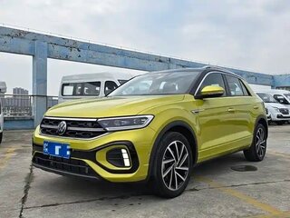 2022 Volkswagen T-Roc I Рестайлинг, золотистый, 1620000 рублей, вид 1