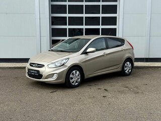 2012 Hyundai Solaris I, бежевый, 700000 рублей, вид 1