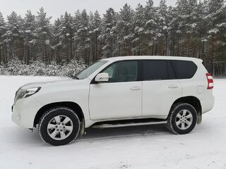 2015 Toyota Land Cruiser Prado 150 Series Рестайлинг 1, белый, 4099000 рублей, вид 4
