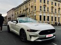 2017 Ford Mustang VI Рестайлинг, белый, 2250000 рублей - вид 1