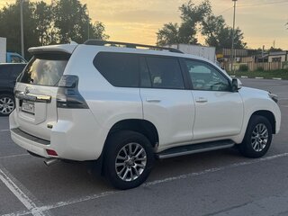 2017 Toyota Land Cruiser Prado 150 Series Рестайлинг 1, белый, 4500000 рублей, вид 4