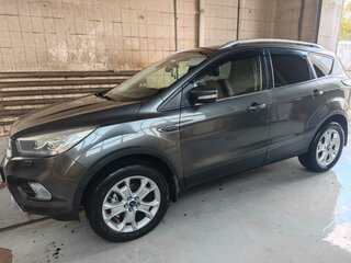 2017 Ford Kuga II Рестайлинг, серый, 1570000 рублей, вид 3
