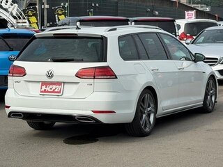 2017 Volkswagen Golf VII Рестайлинг, белый, 1510999 рублей, вид 4